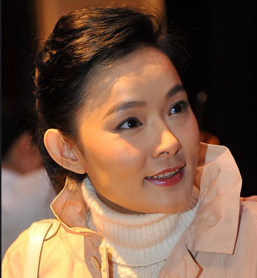 关小关(范琳琳饰)毒舌美女才女,决策前后一贯,典型的女强人,喜欢和傻
