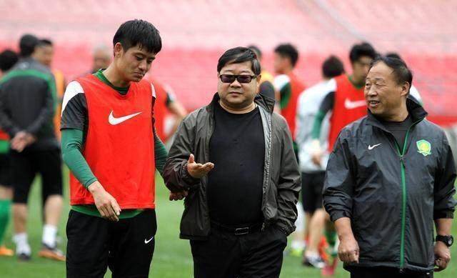 2002年,罗宁接手国安俱乐部,历任北京国安足球俱乐部副董事长及荣誉