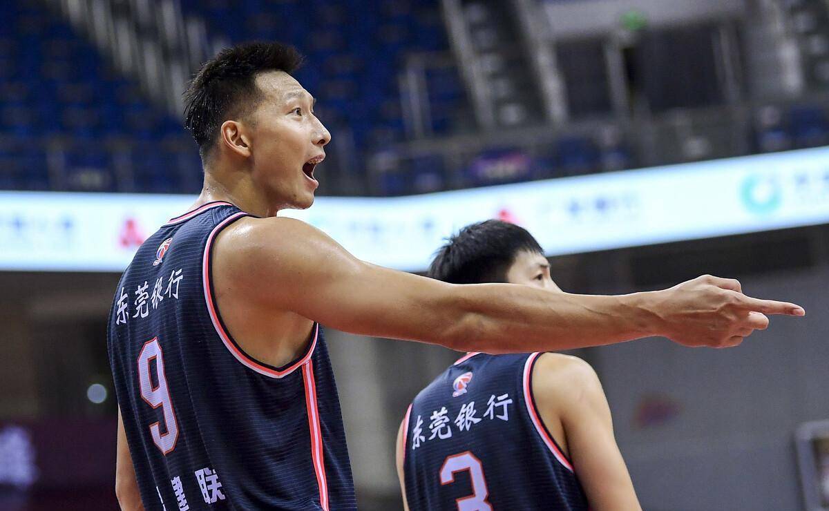 易建联踢裆胡金秋,曾繁日垫脚孙铭徽,赵岩昊牙受伤,广厦胜广东_胡明轩