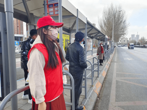 与雷锋精神同行，争做公交卫士 (图2)