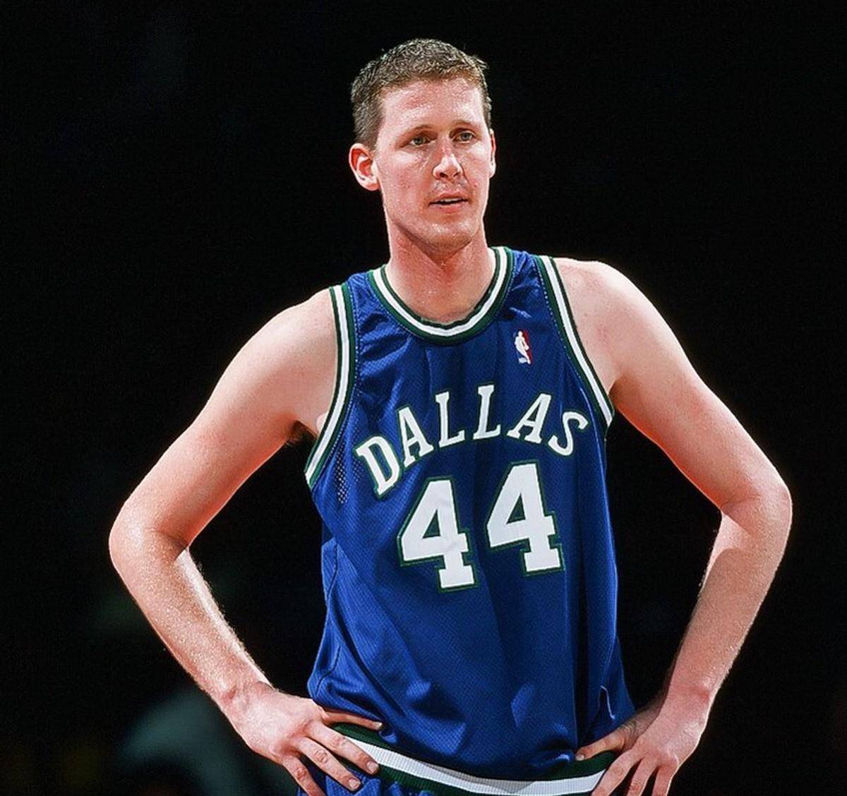 第五名:肖恩·布拉德利赛季:1998-99赛季当时数据:22分22篮板13盖帽