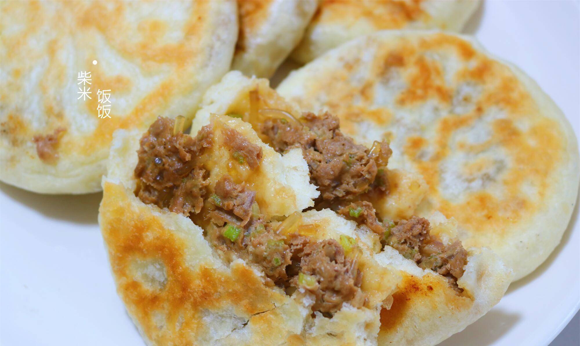 300克面粉做了6张牛肉饼,从锅中取出时,它们芳香,柔软,轻盈_蛋糕_馅料