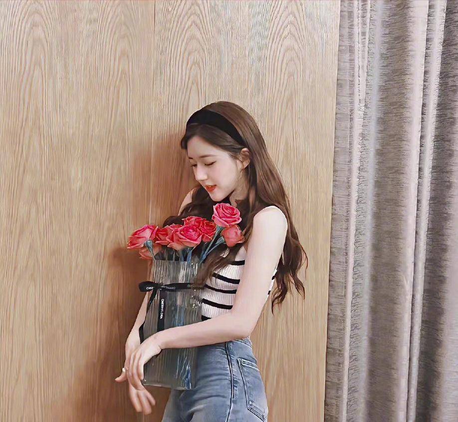 一大波女明星捧花头像来袭~!_顾城_电车_中国