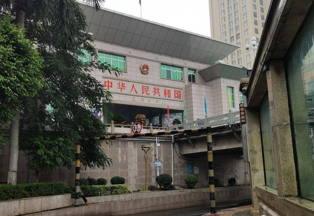 广西防城港东兴市,中越口岸仍未开放,国门景区热闹非凡