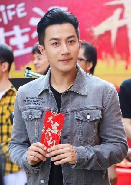 虽然在现实生活中,陈都灵和刘恺威的年龄相差比较大,但是从剧照中看不