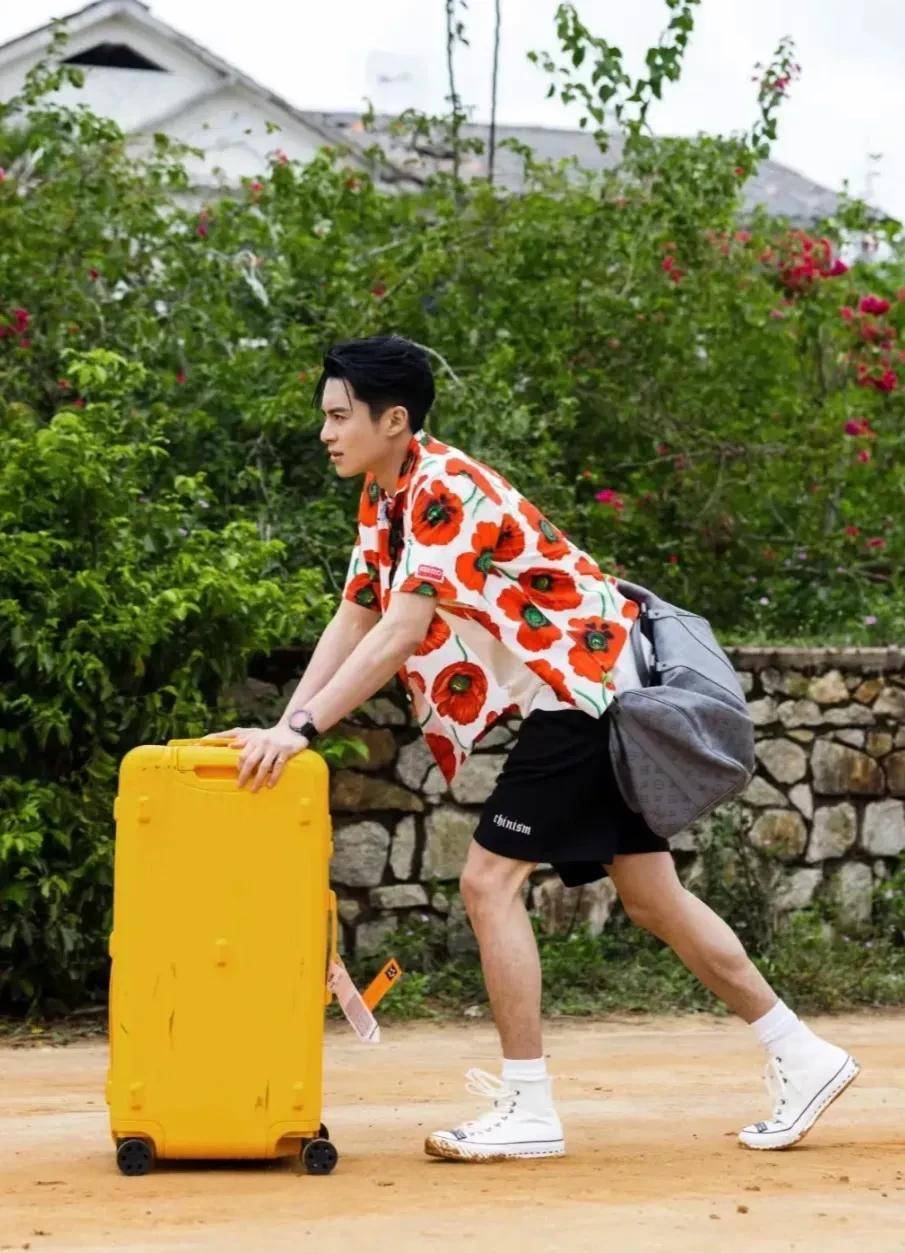 娱乐圈最会穿衣服的6位男明星,王嘉尔上榜,最后一位被忽略了