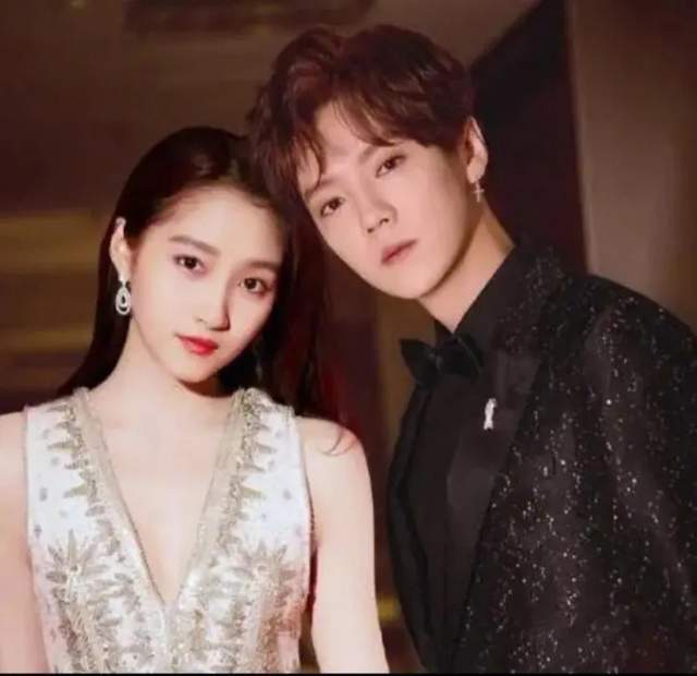 不朽的爱情:关晓彤探班男友鹿晗, 两人一起吃饭太甜蜜_网友_情侣_感情