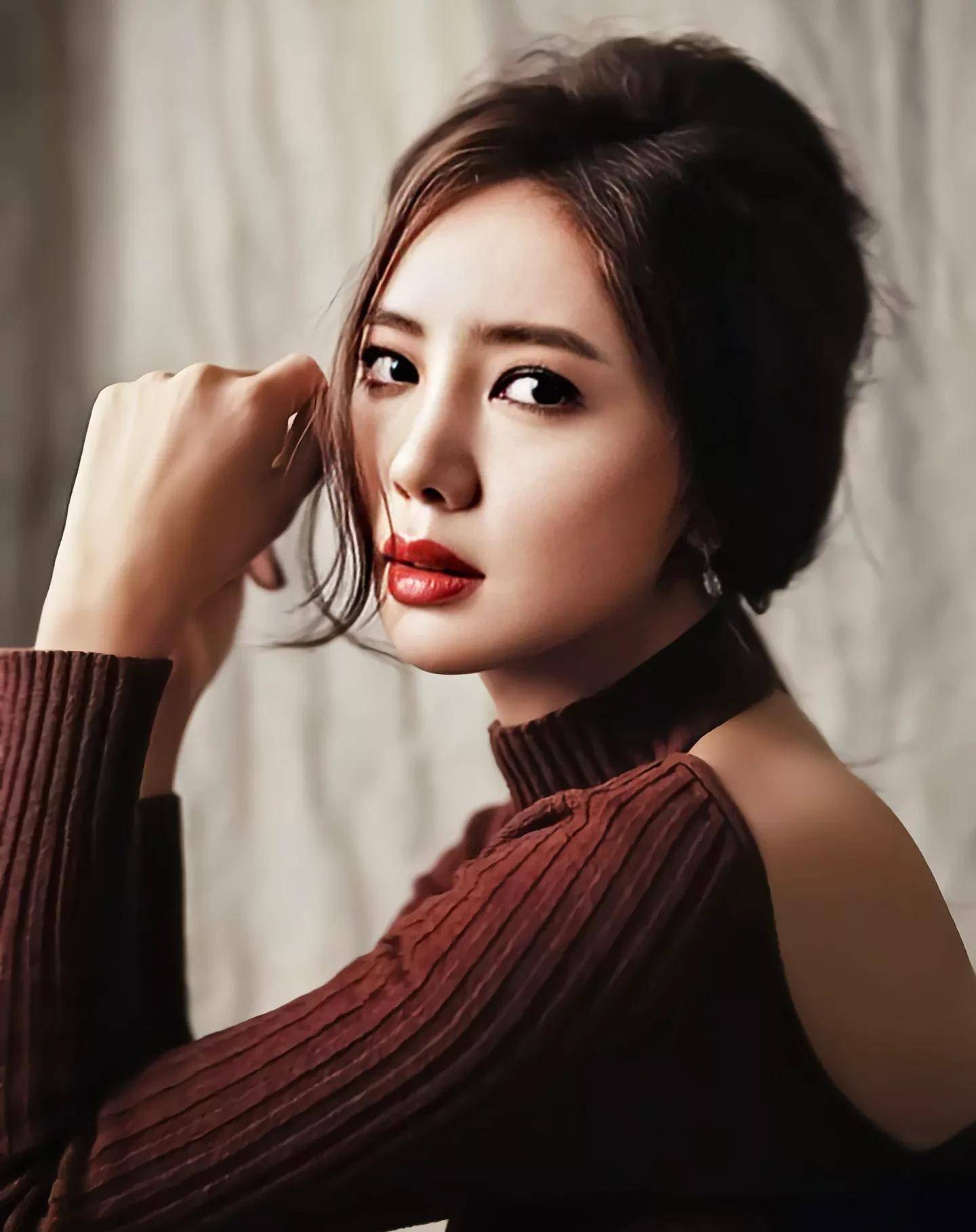 七句情感语录,以及高清修复老照片之韩国女明星李泰林人物图片_一个人