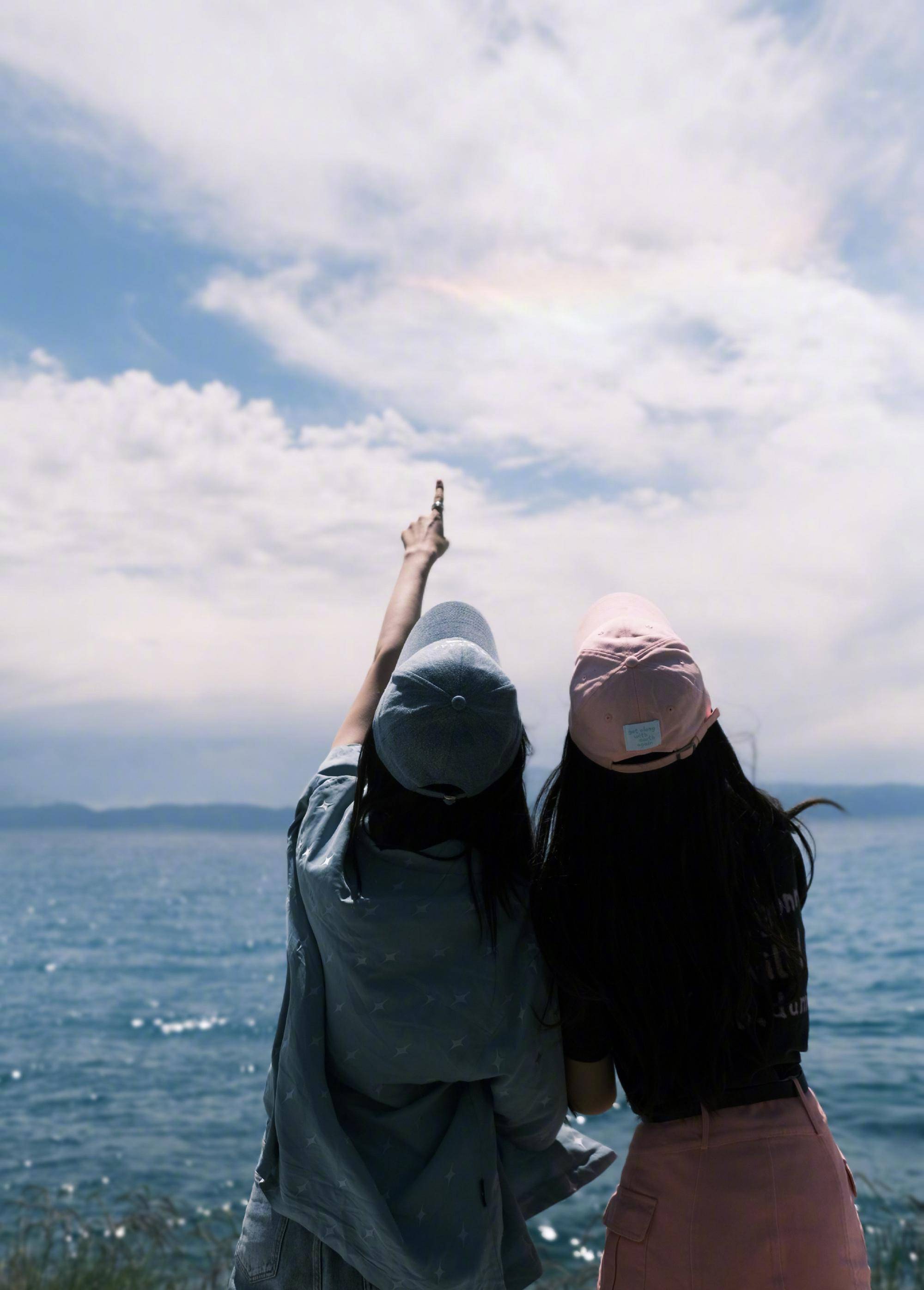 闺蜜旅行的最佳穿搭方式:看沈梦辰,孟佳的日常,玩转旅行穿搭_服装