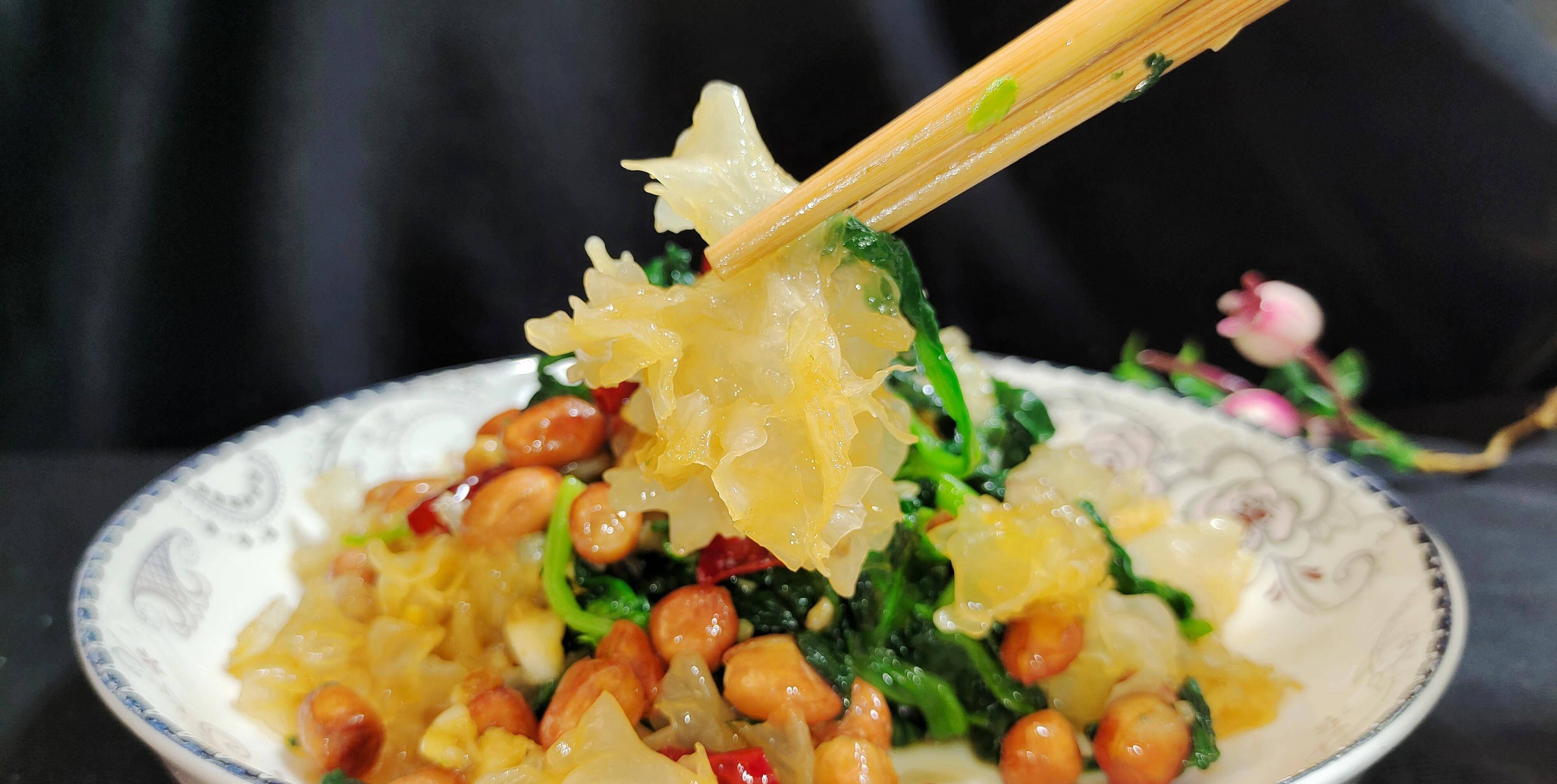 菠菜拌银耳:春天吃堪比"肠道清道夫"!