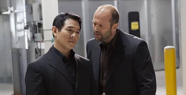 《非常人贩》两人的首次合作是在2001年上映的电影《宇宙通缉令》中