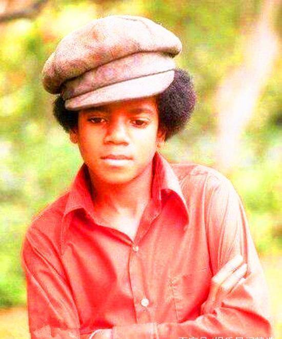 迈克尔杰克逊自传:5岁时母亲告诉父亲我唱歌好听还会打小手鼓!