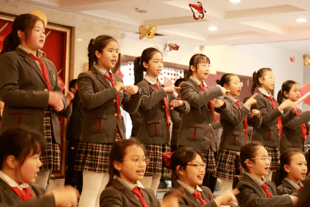 歌曲《星辰大海》,巴乌演奏《一路生花》,拉丁舞表演,篮球表演,手势