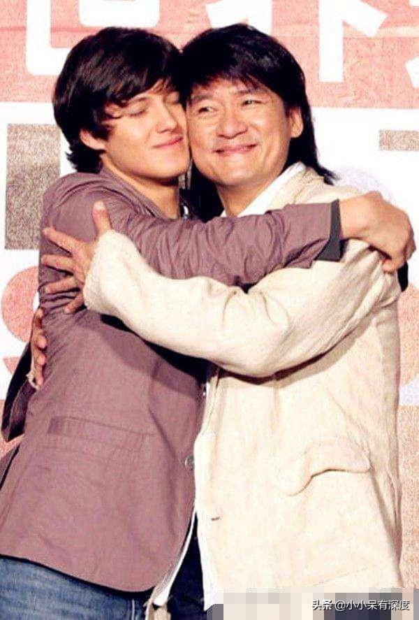 周厚安还有一个妹妹叫周厚恩,也是迷人小公举一枚.