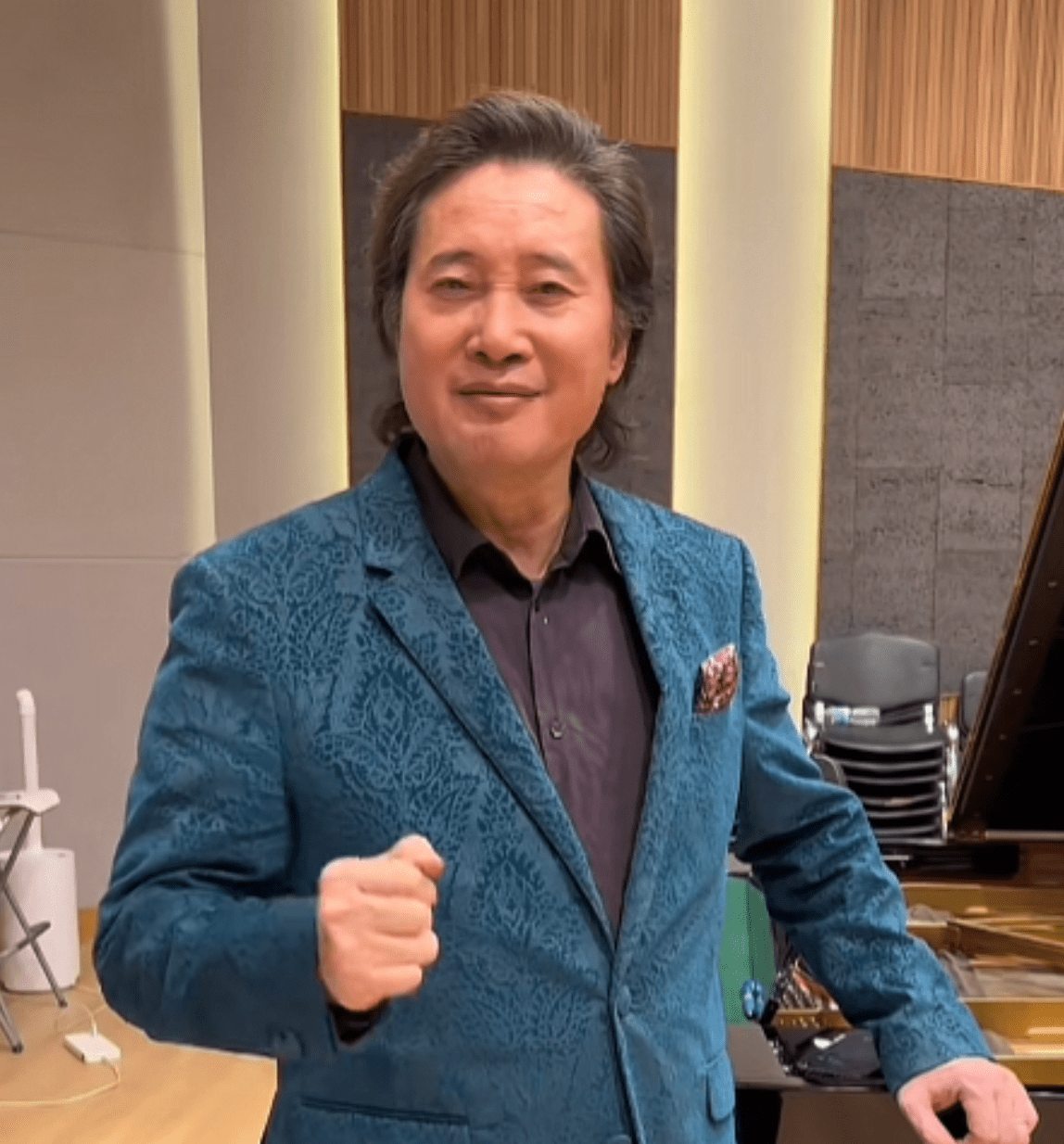 不管怎样,还是希望戴玉强母老师亲一路走好吧,也希望未来戴玉强老师给