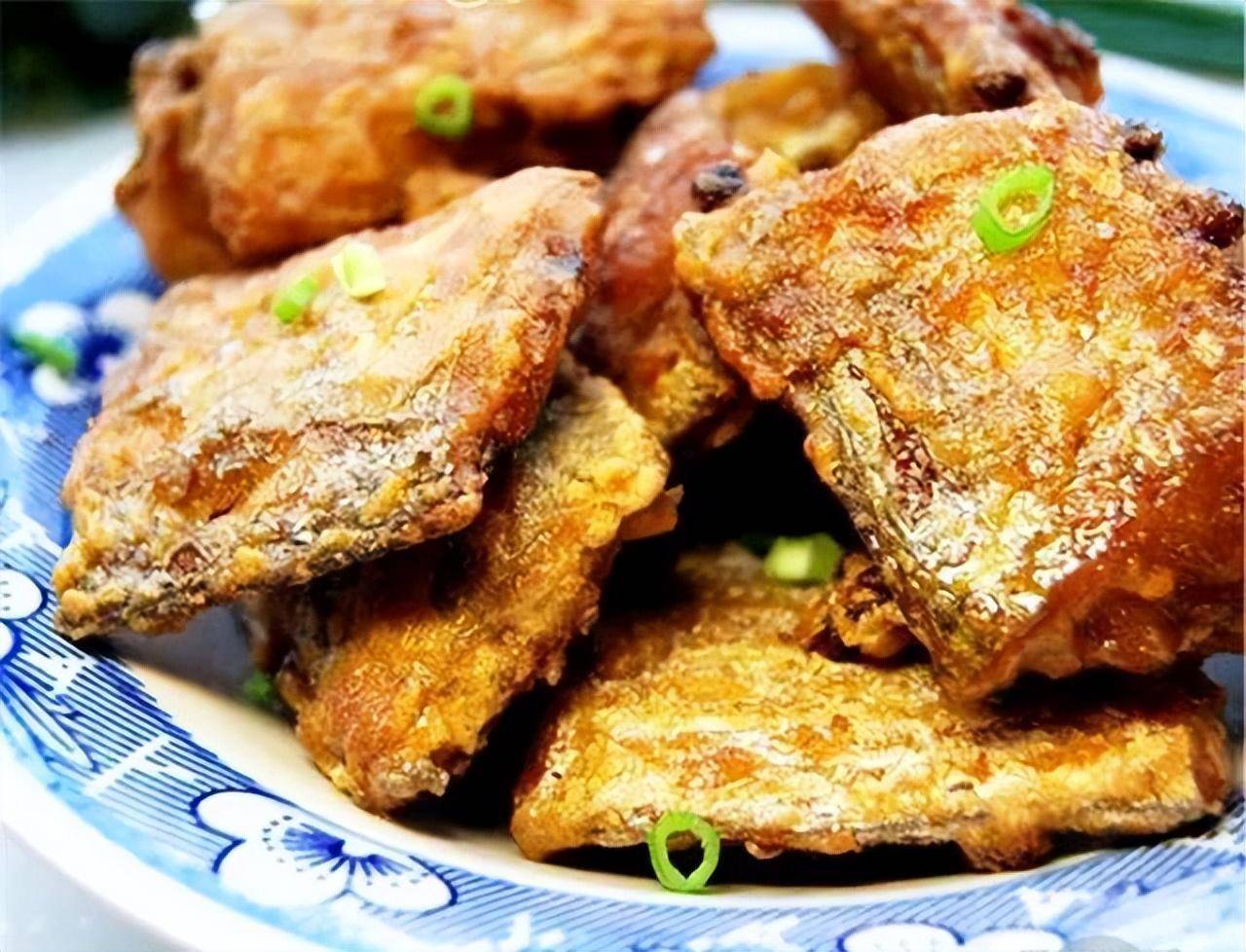 椒盐带鱼的做法主料:带鱼辅料:淀粉,花椒,盐等步骤:1,带鱼洗净后控