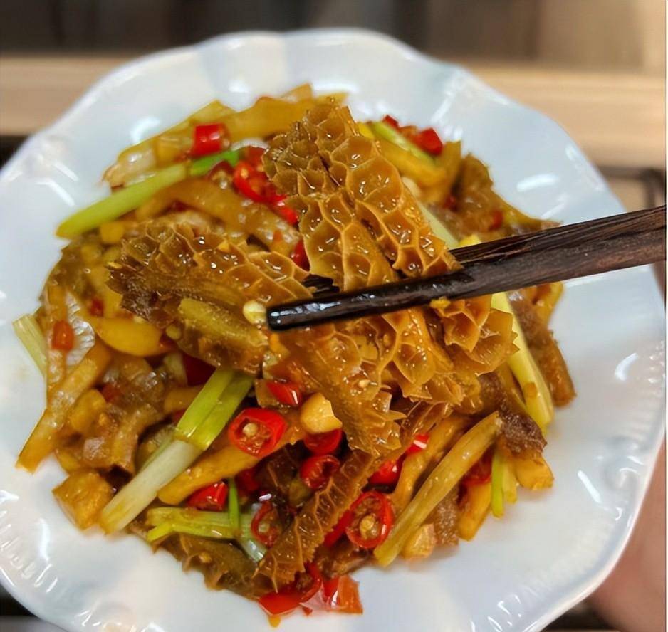食材清单:选购牛肚400-500克左右(家里人多一些,可以一次多卤一些牛肚