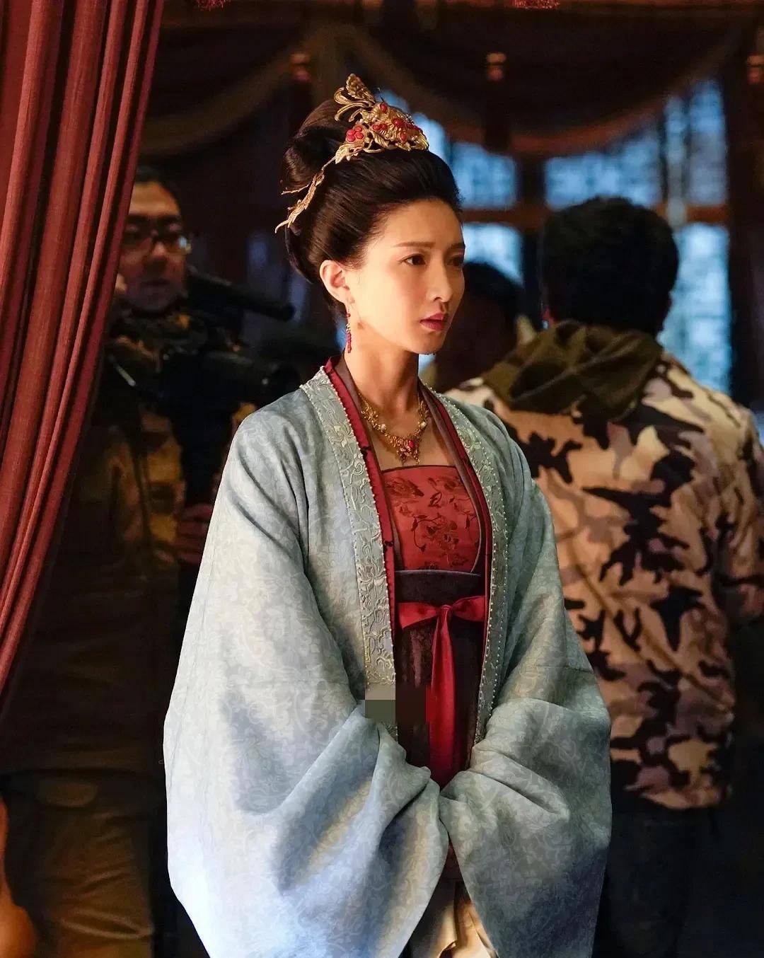 《清平乐》中江疏影的妆造有多牛,看这些图就知道了_大气_服饰_服装