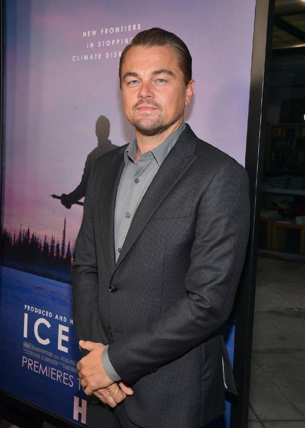 小李子莱昂纳多为环保呐喊!虽然西装都穿成了胖企鹅,但心超可爱_冰上_