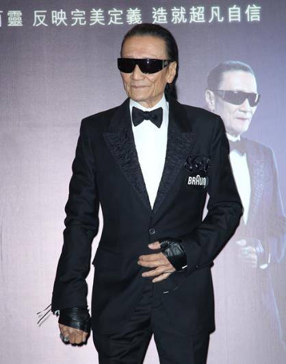 "渣男祖师爷"谢贤潇洒倜傥,女子不离身,到老还来了一场恋爱_香江_恋情