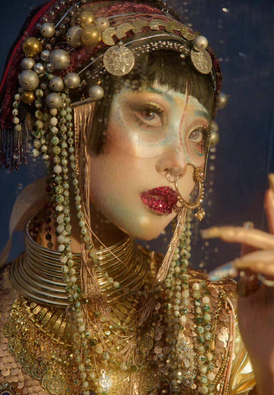 网红cos"吉巴罗女妖"走红,网友:目前全网最还原_衣服_黄金_饰品