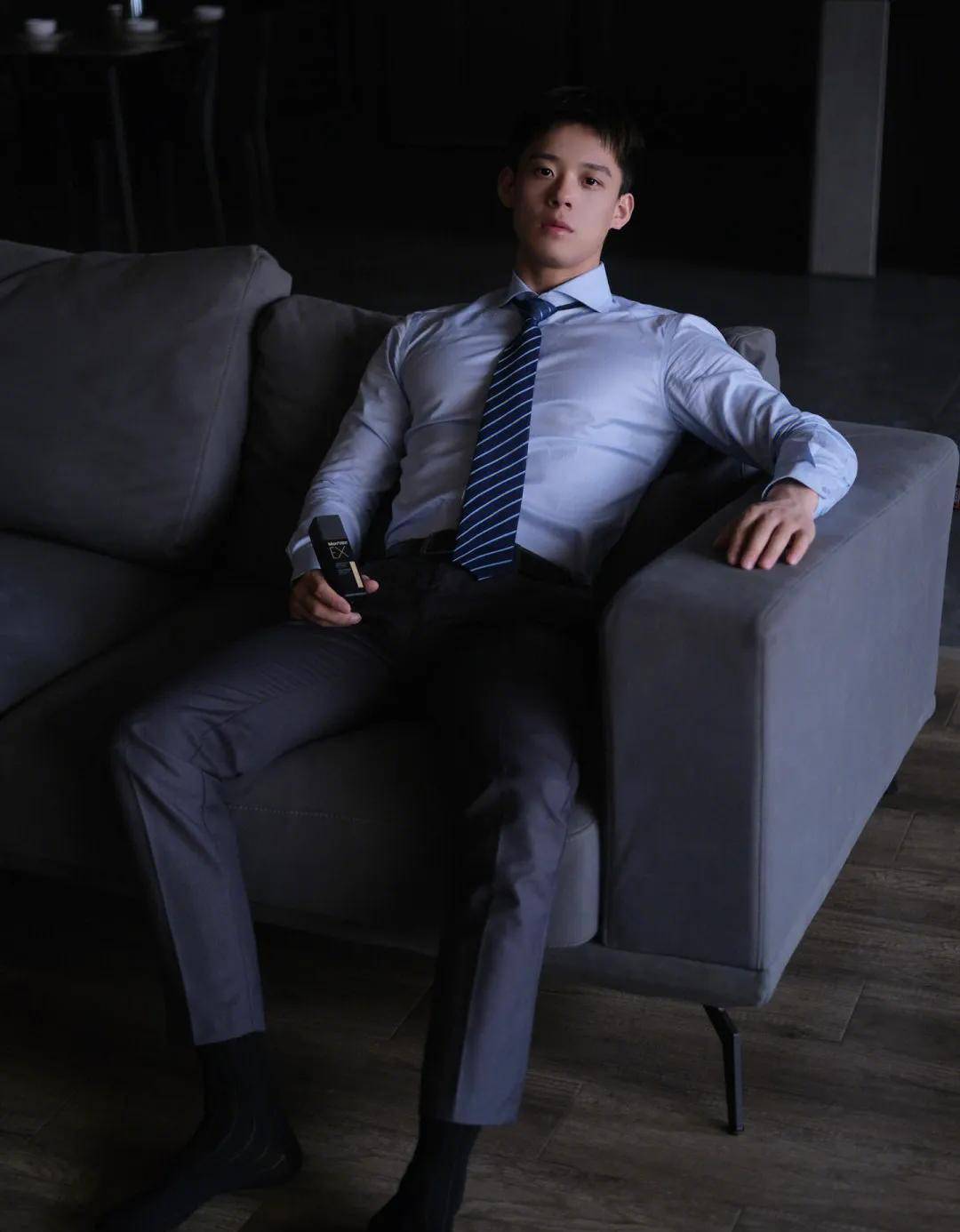 180cm大男孩的日常,你的专属荷尔蒙_哥哥_肌肉_西装