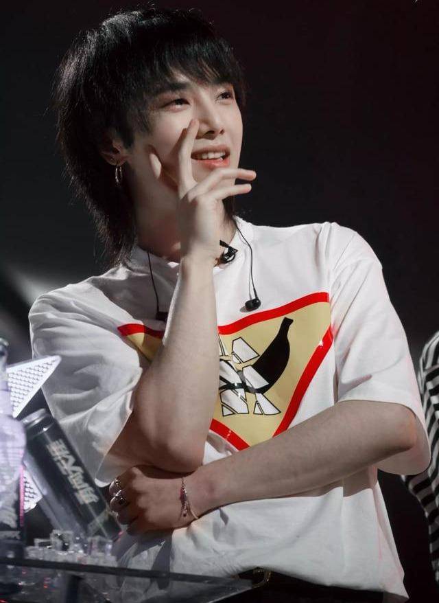 华晨宇(1990年2月7日-),出生于湖北十堰 ,毕业于武汉音乐学院,2013年