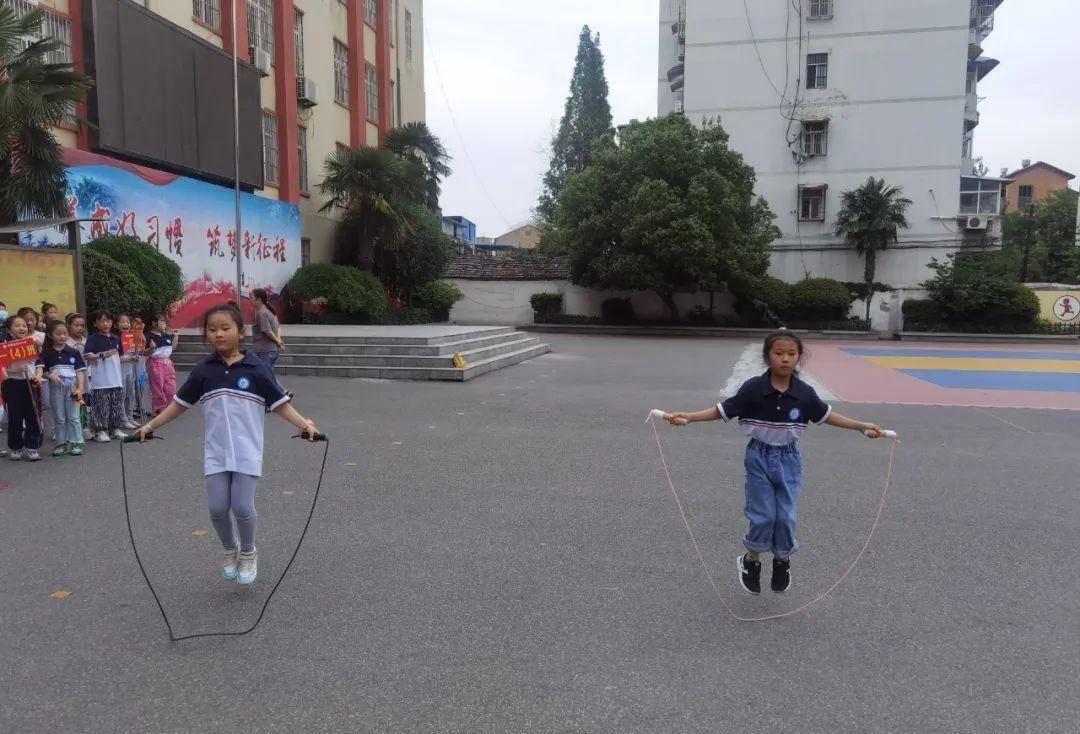 "跳"跃童年,"绳"采飞扬-凤台县古城小学校园文体活动之一年级组跳绳