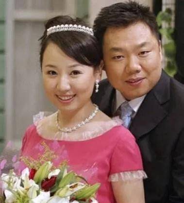 演员姜超,相亲20多次终于遇到妻子,结婚多年零绯闻甜蜜依旧