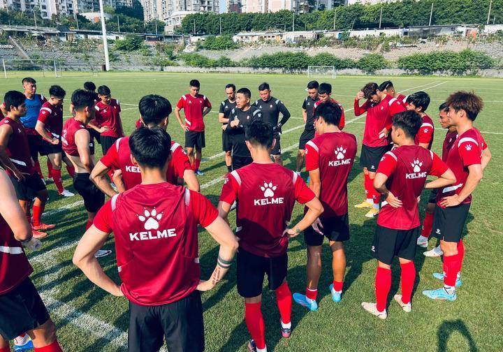 解码山东职业足球|淄博蹴鞠:何世华已经离队,期待走入正轨_赛季_阶段