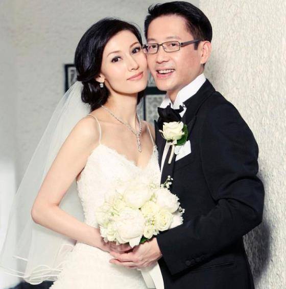 2009年李嘉欣嫁给了富商许晋亨,一结婚,香港所有的富太都