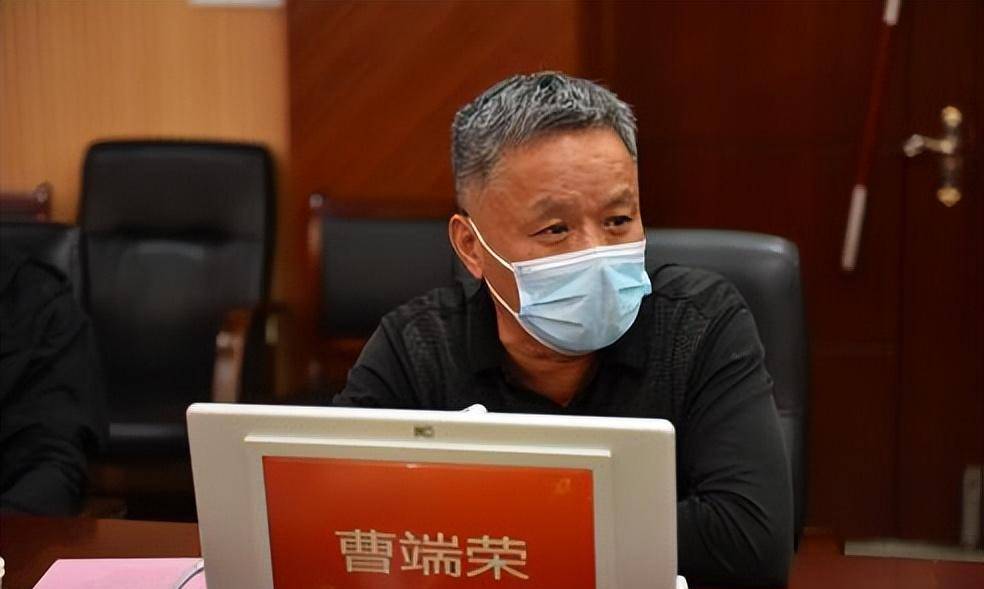 井冈山市古城镇党委书记刘本标,长溪村党支部书记谢明亮及学校党