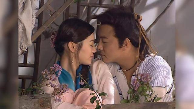 绝代双骄幕后,苏有朋嫌弃花无缺是怪胚,于莉版邀月风头盖过女主_原著