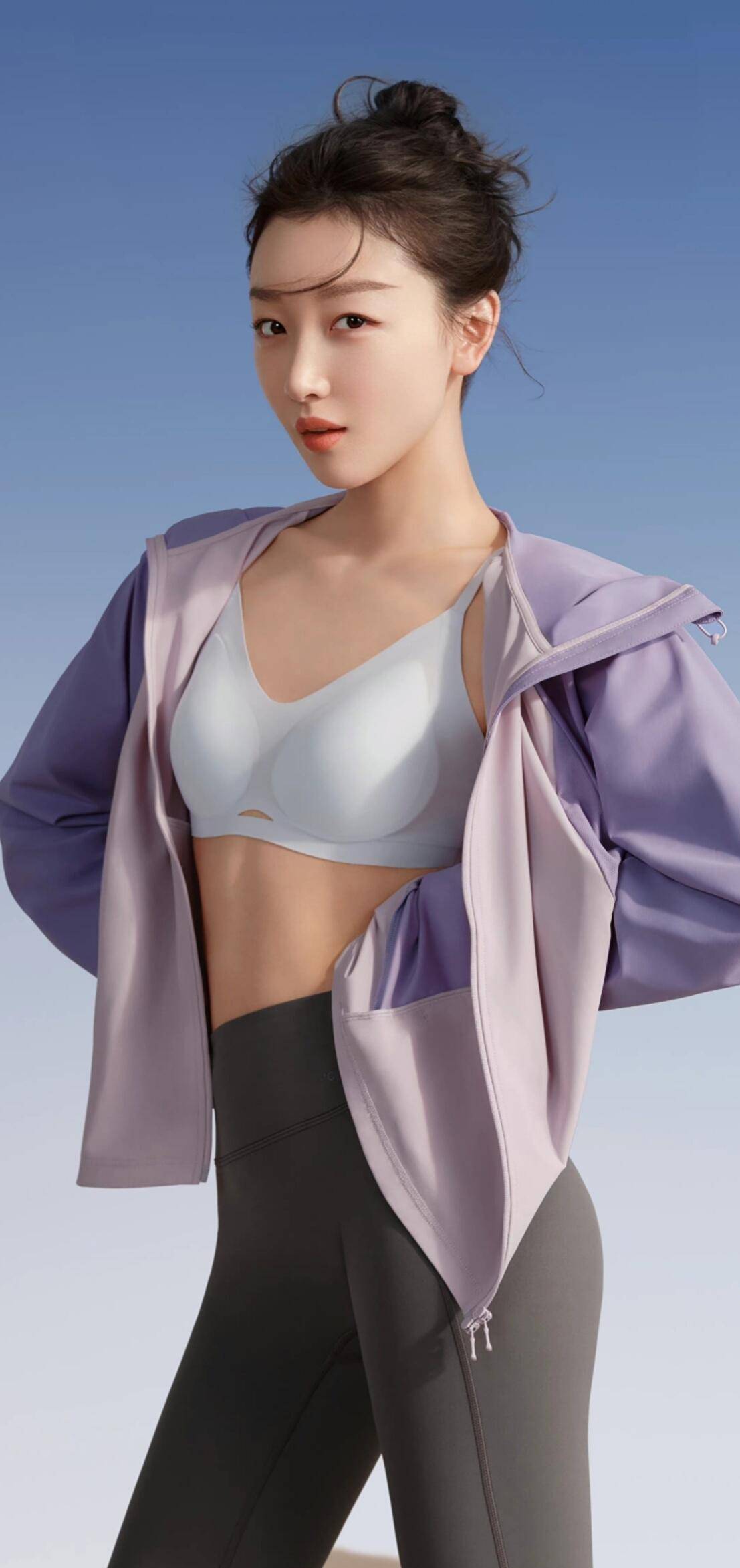 她还代言过内衣广告,这组代言看上去也是很美的,清新干净简洁大方.