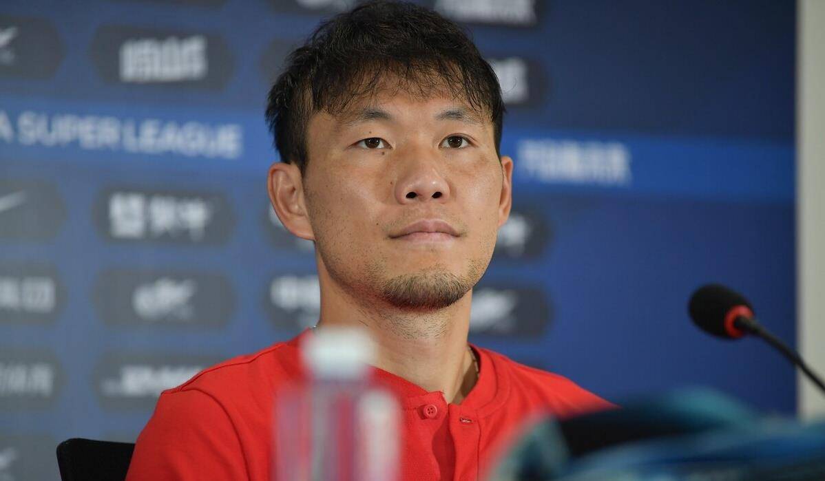 张鹭本轮两次力挽狂澜,为深圳队赢球立下奇功,新援因此坐穿板凳