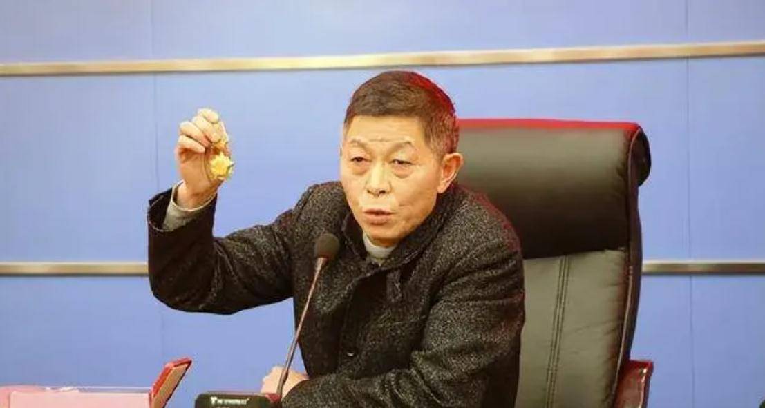 战士侯满厚想一奇招,毫发未损_解放军_我军_火力