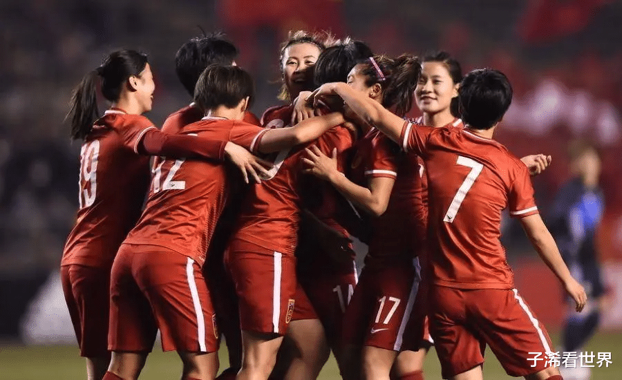 白岩松点评中国女足引发争议,武磊张玉宁很尴尬,球迷吐槽_女性_好处