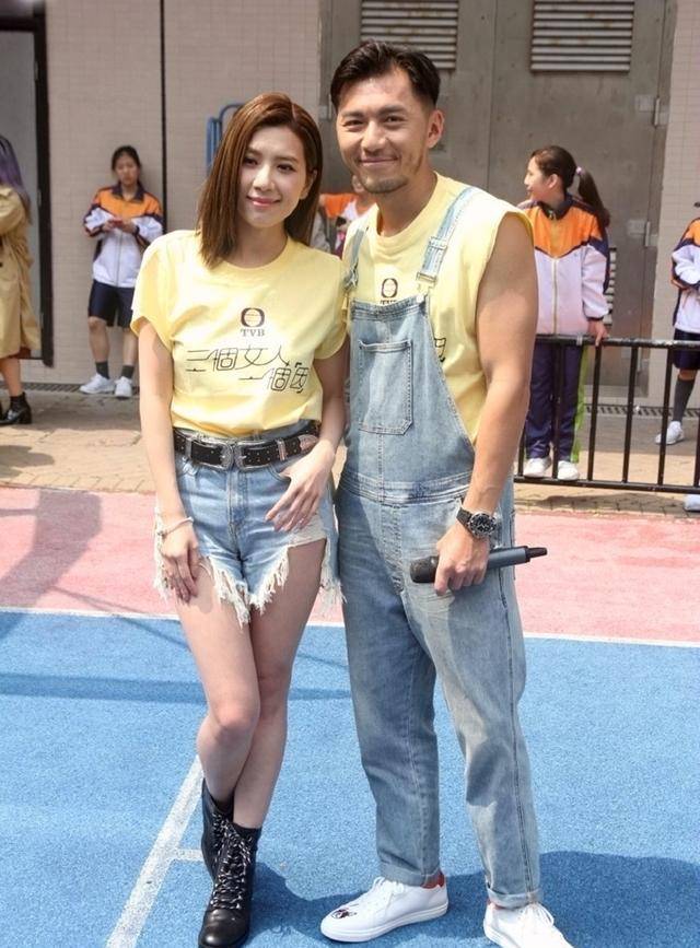 tvb《三个女人一个因》活动宣传黄智雯与袁伟豪"师徒"开心互动_剧中