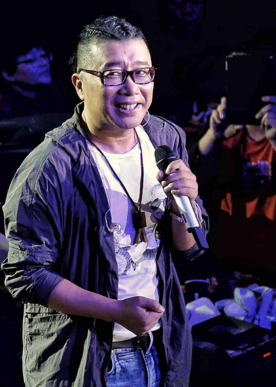 "一首歌吃一辈子"歌手现状:有人靠版权赚上亿,有人被骗财骗色_戴军