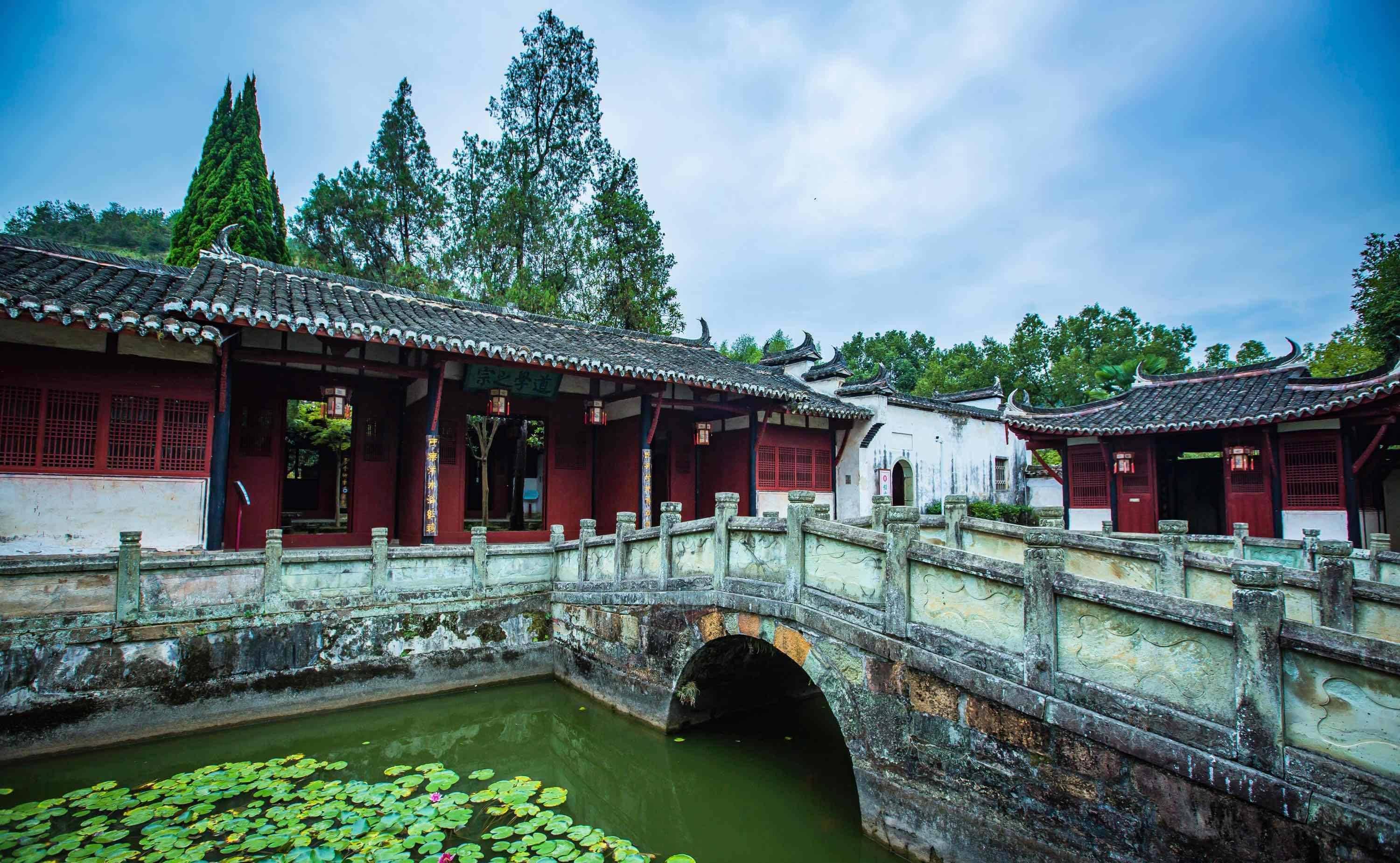 江西上饶有一座鹅湖书院,历史悠久,众多文人墨客曾在此辩论讲学_朱熹