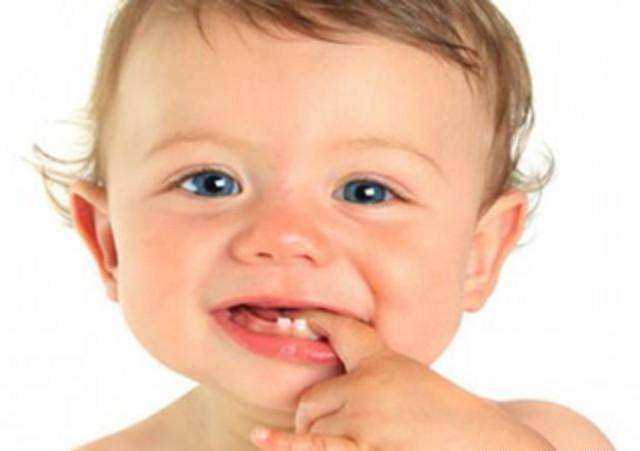 宝宝牙齿黄黄的是怎么回事 如何护理？