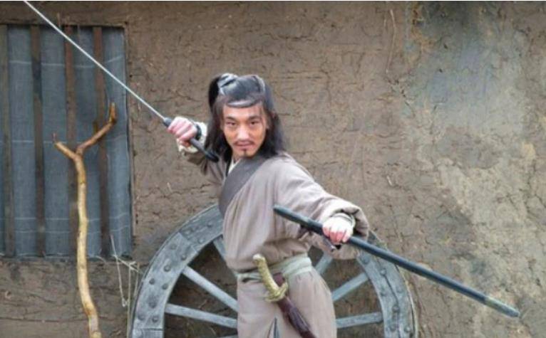 此人上梁山前武艺高强,上山后却从不上阵打仗,宋江