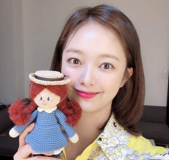 后来网曝尹贤敏又与白珍熙正在交往,韩媒更是大胆猜测,尹贤敏是在与全