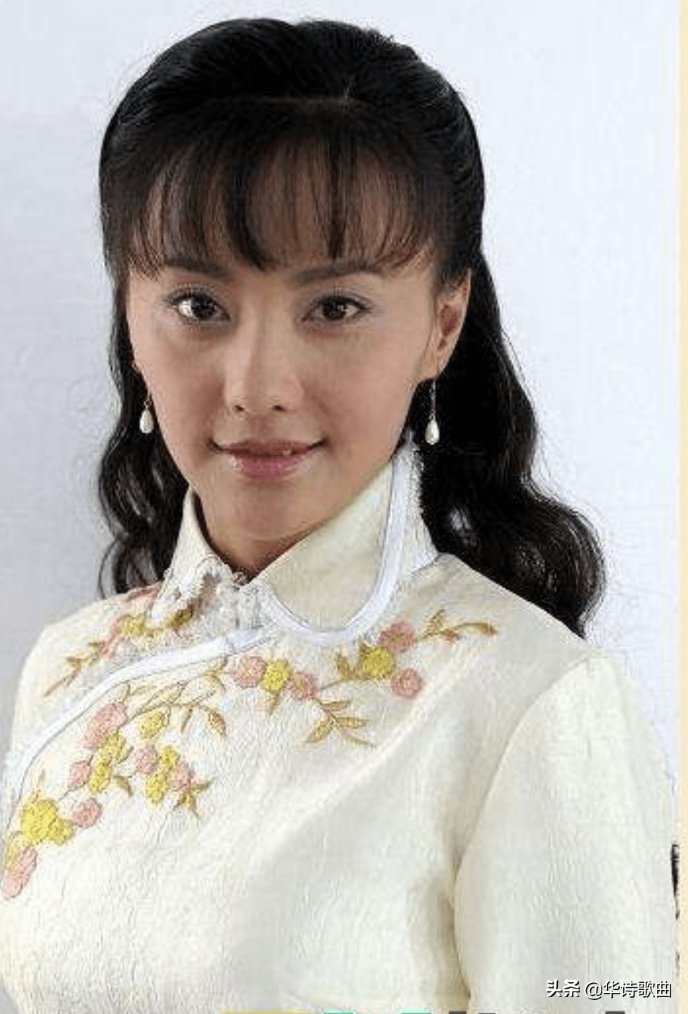 2009年,马雅舒出演《大丫鬟》饰演桑采青,她本是沈老爷的女儿,却被沈