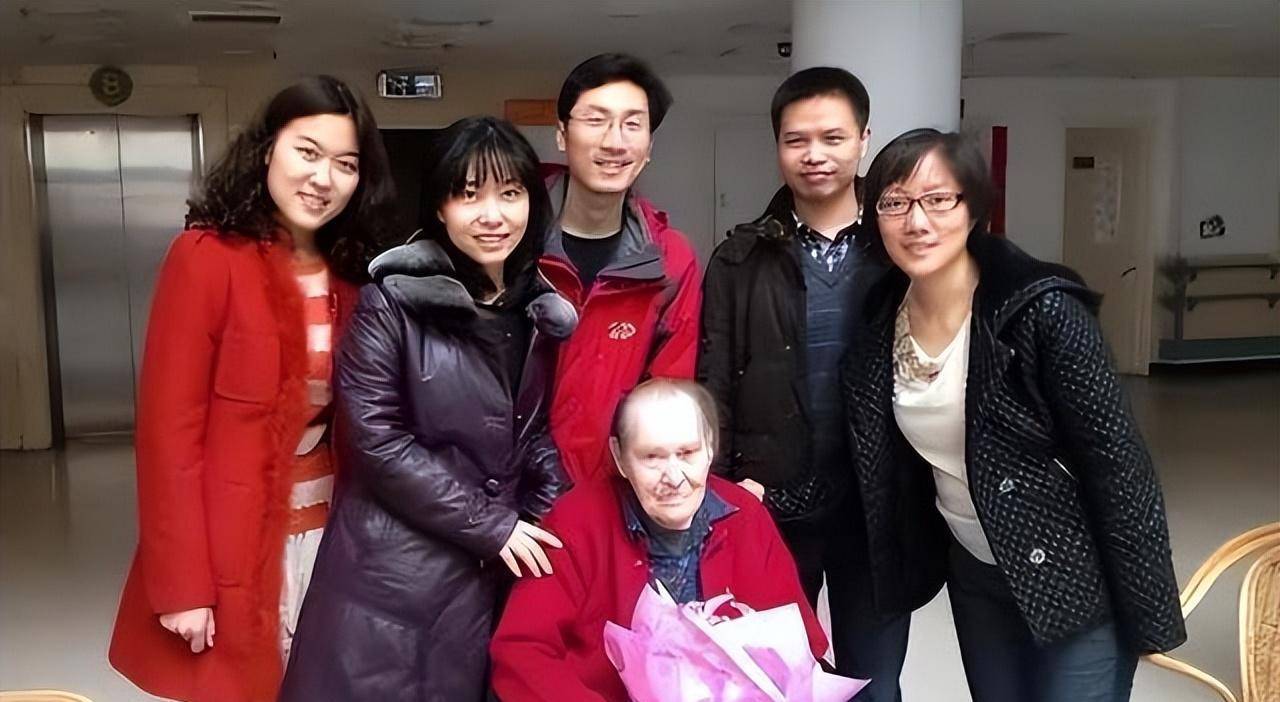 此时,刘道蕊也已经80岁了,他的孩子想把她接到香港居住,但对北京充满