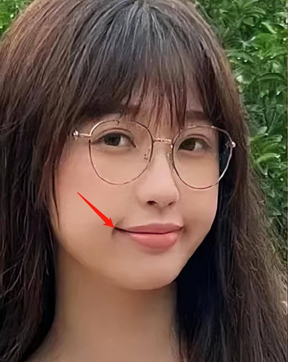 虞书欣素颜撞脸于正,于正回应我的荣幸,撞脸牙刷让人想不到_网友_照片