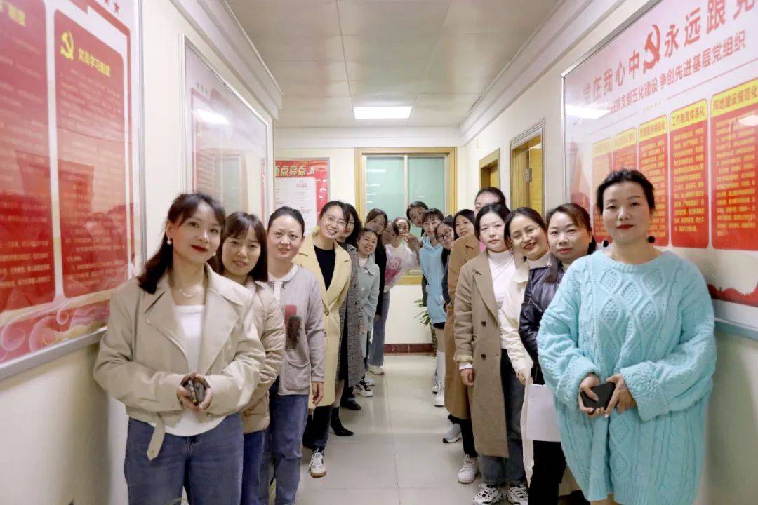 "巾帼展风采·芳华正绽放"|庆国际三八妇女节_活动_华融_节日