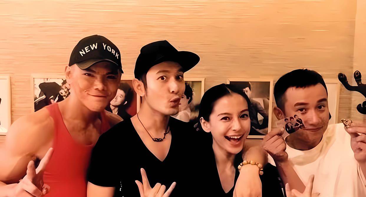 angelababy杨颖吃完"红利"后,三十四岁生日无祝福,娱乐圈就这_何炅