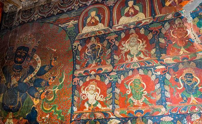 日喀则有一座白居寺,这里塔中有寺,寺中有塔,美出了另一种风情_寺庙