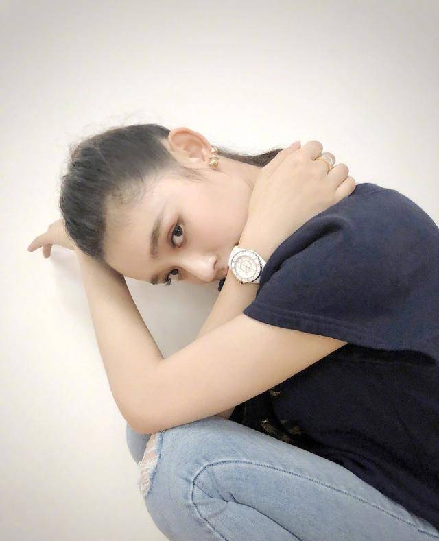 林允搬家照片遭恶意炒作,一张照引起的误解,关晓彤也遇到过!